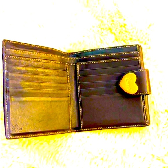 Authentic Gucci Mono Double Snap Wallet. Made in Italy. SERIAL #: 203549-0959 - Picture 6 of 10